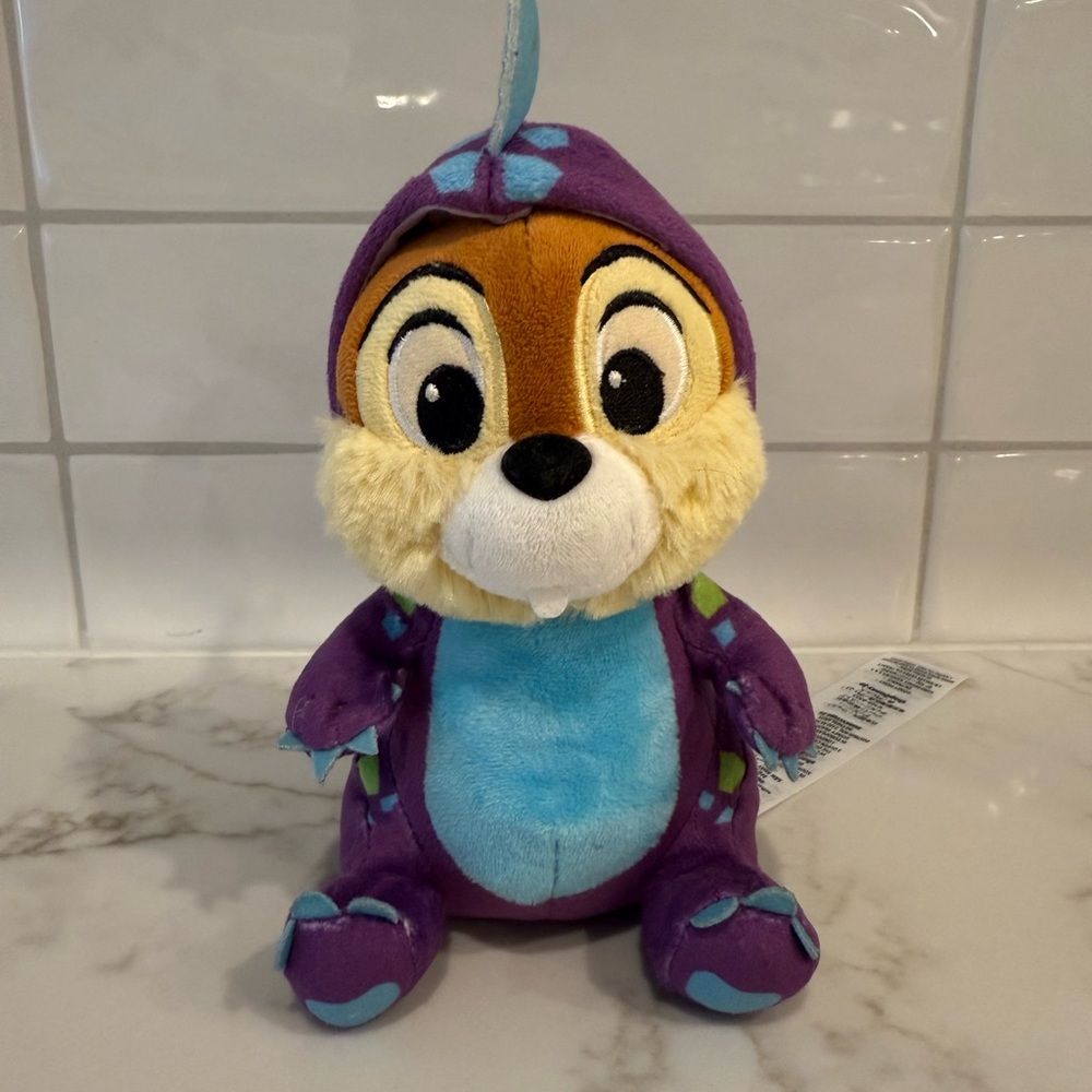 Disney Parks 2019 Animal Kingdom Limited Edition “Chip & Dale” Chip 7” Dino Bash